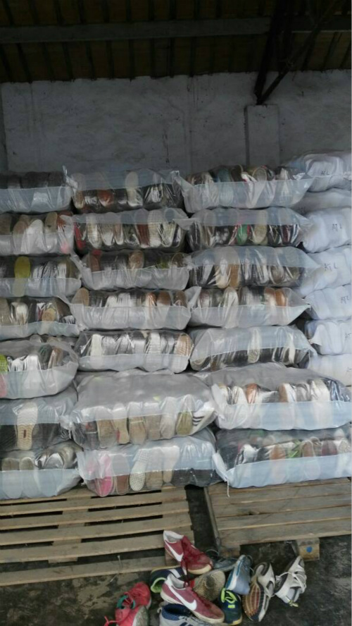 We at fansung.com are the premier seller of Used Shoes, Used Clothing, Used Bags