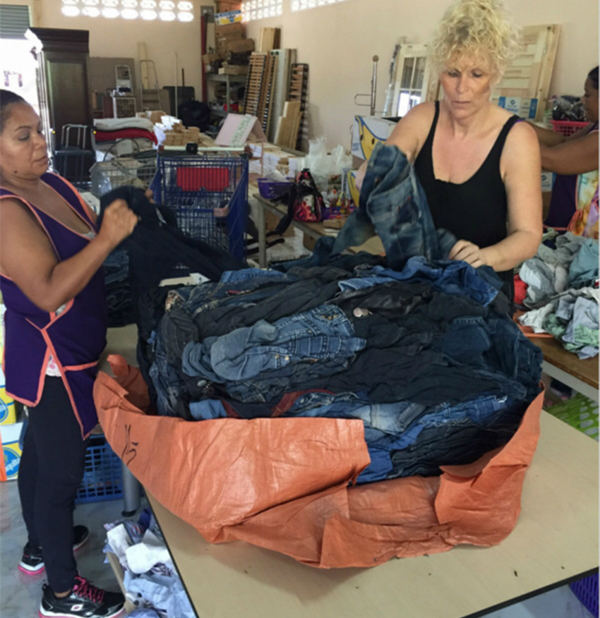 Grade AAA Used Clothing Factory Picture 3
